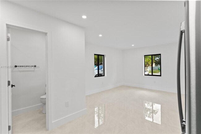 Building Photo - 15920 NW 17th Ct