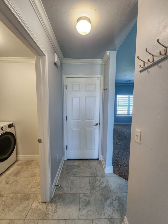 Building Photo - 3 bed, 2 bath home in Shawnee!