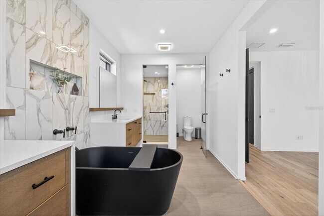 Building Photo - 94 W Davis Blvd