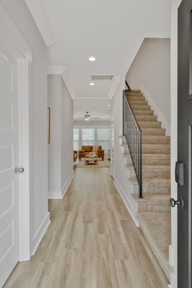 Building Photo - Unit #31 (166 Sango Rd)