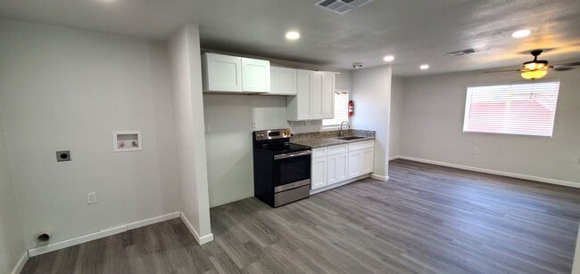 Building Photo - !!! AVAILABLE NOW !!!. Very spacious brand new 3 bed, 2 bath house.