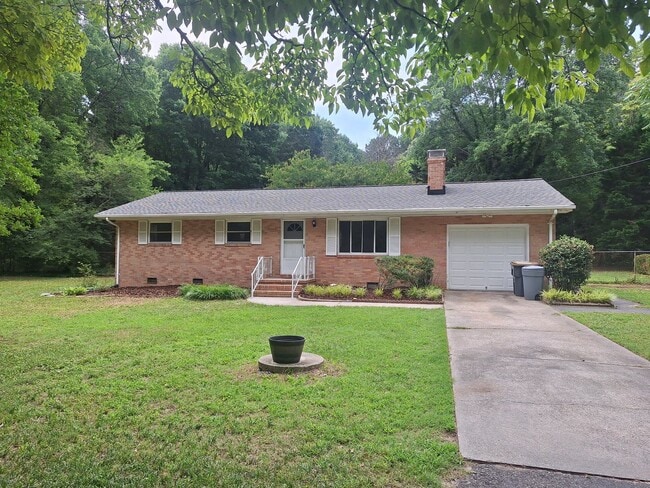 Building Photo - 3 bedroom/1 bathroom- Fenton Mill Road