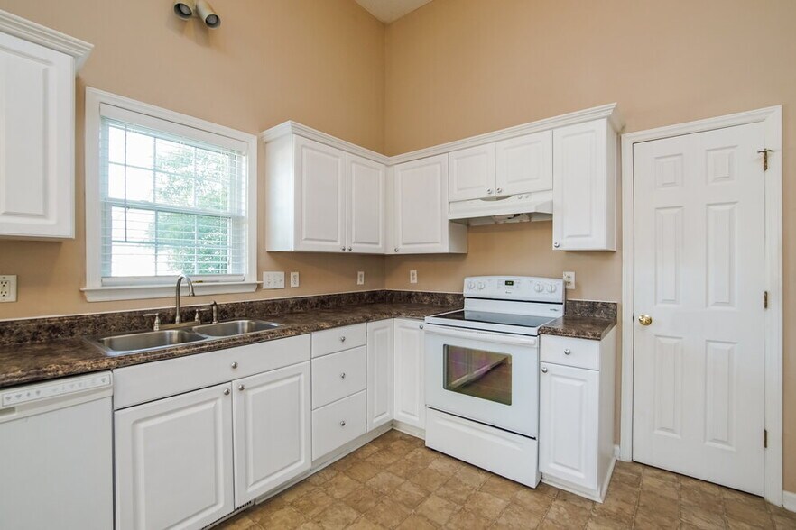 Building Photo - 7137 Spanglers Spring Way