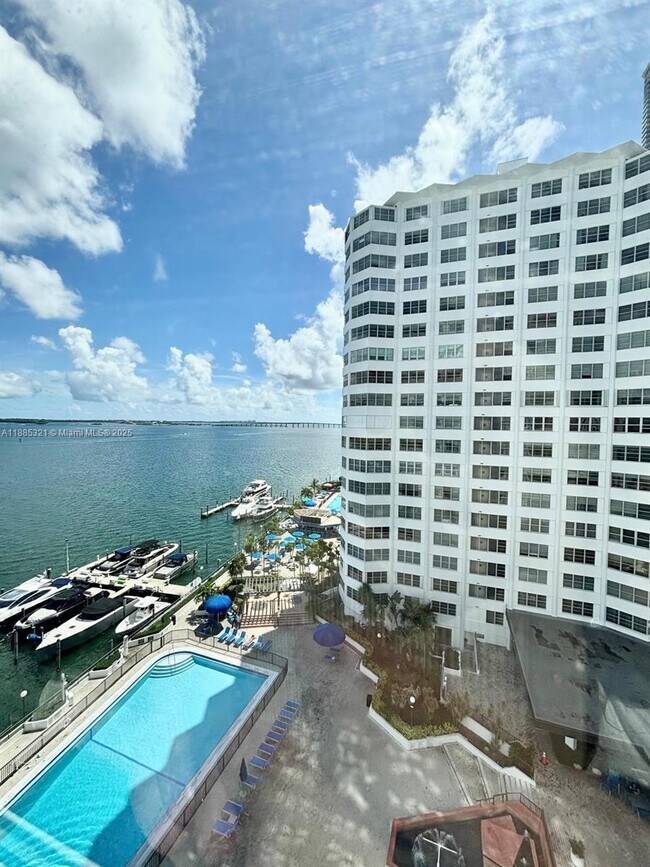 Building Photo - 801 Brickell Bay Dr
