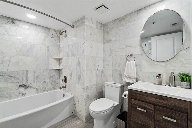 Building Photo - 19111 Vista Bay Dr