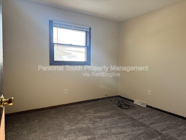 Building Photo - 407 5th St E