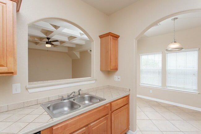 Building Photo - 3 bedroom Townhome in NW side for Rent! 50% off first months rent: November 2023 Special!