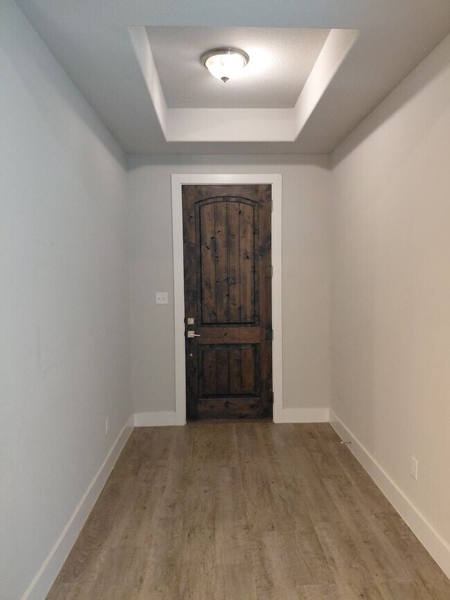 Building Photo - 3/2/2 - GODLEY - COMMUTER Friendly