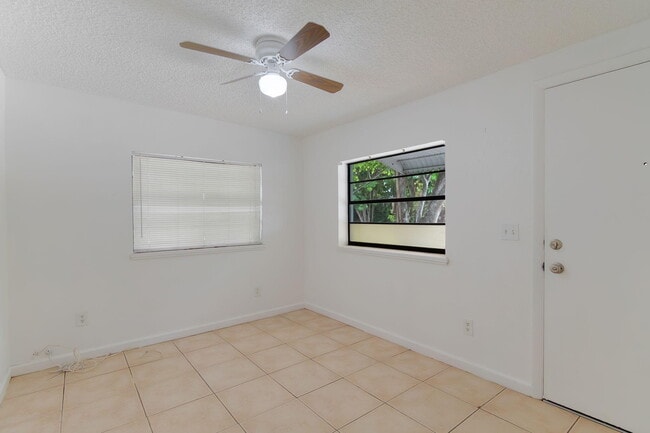 Building Photo - 4943 SE Flounder Ave