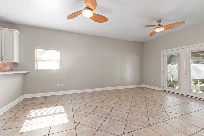 Building Photo - N Arlington Ave