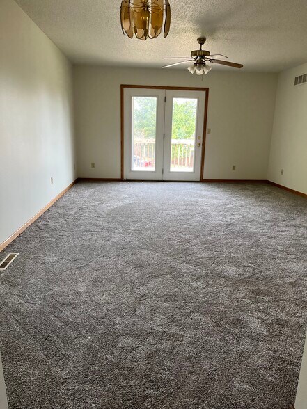 Upstairs living room - 2207 Oakleaf St