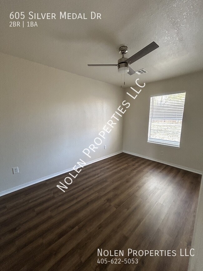 Building Photo - 605 Silver Medal Dr