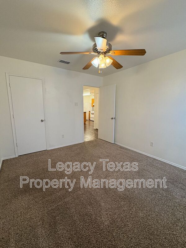 Building Photo - 641 Woodard Ave