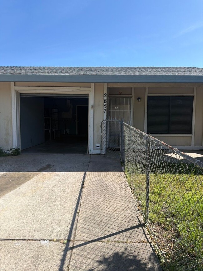 Building Photo - 2 Bed 2 Bath Duplex!