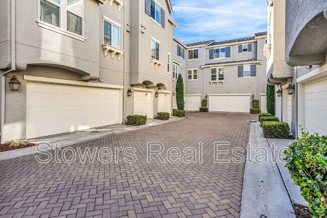 Building Photo - 173 Heligan Ln