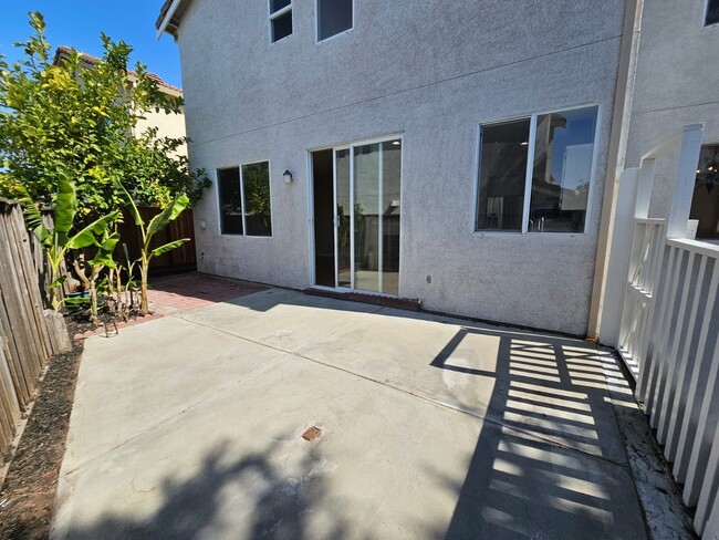 Building Photo - Spacious 4-bedroom, 2.5-bathroom house loc...