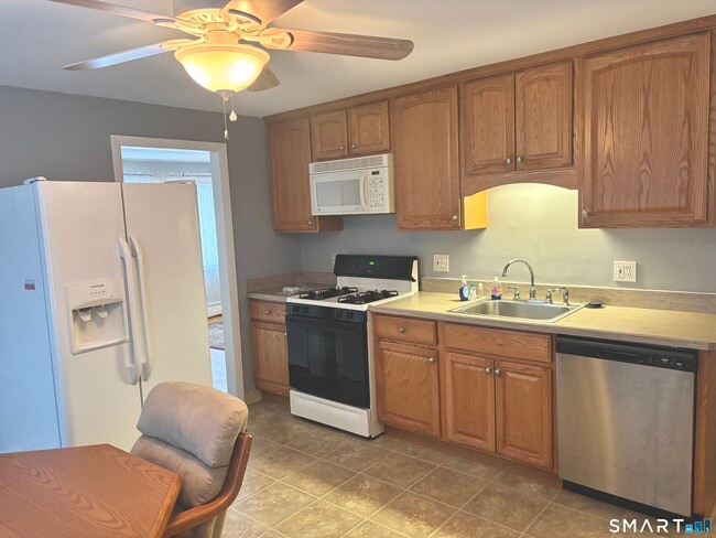 Building Photo - 33 Spring St