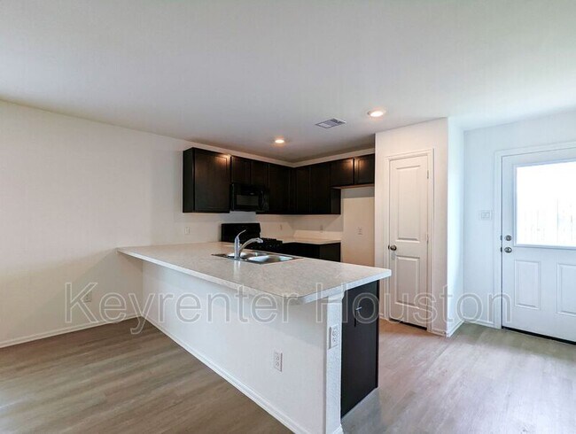 Building Photo - 8810 Wooster Trails Dr