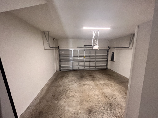 Building Photo - 1302 W Carmen St