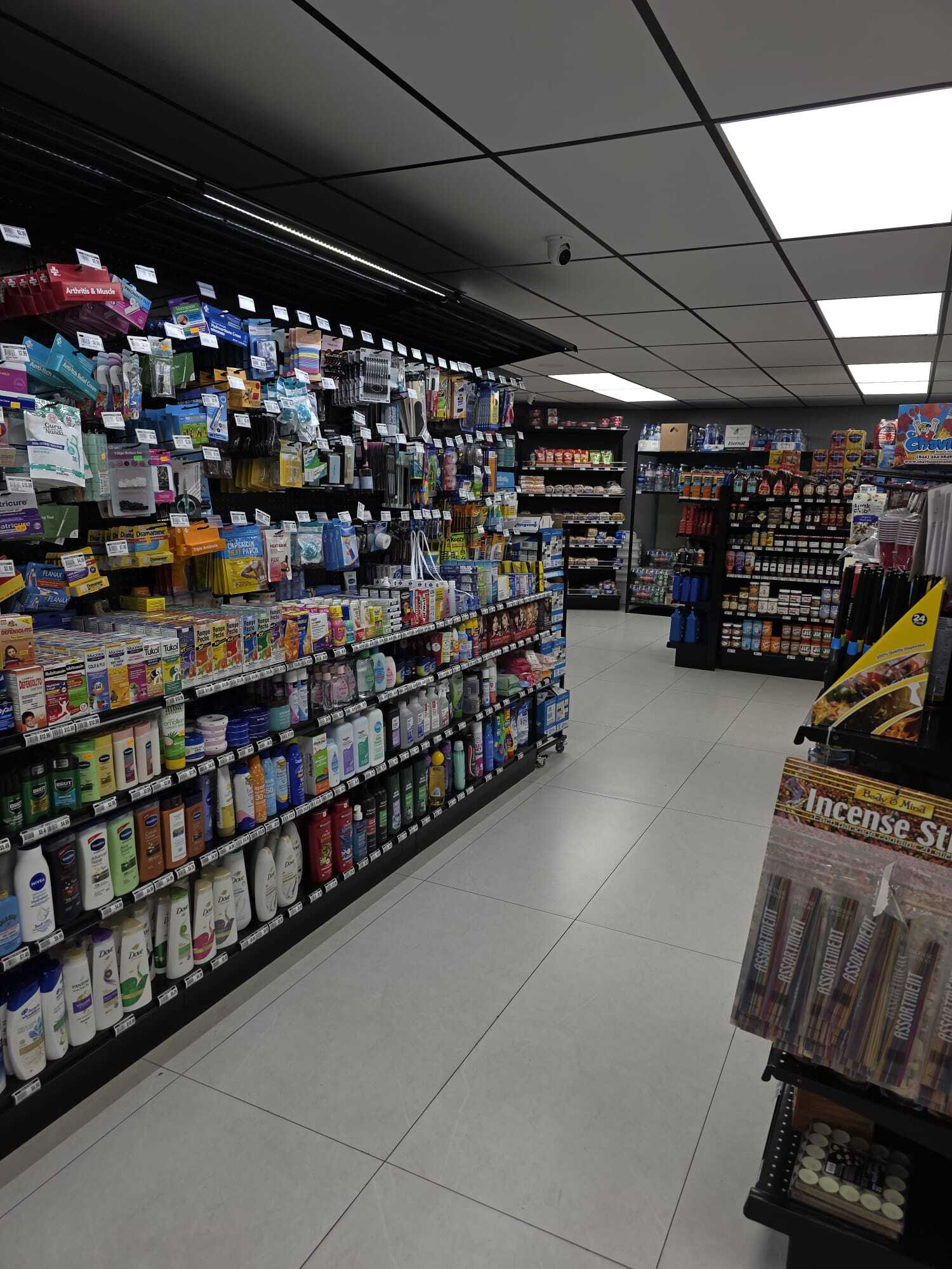 Market groceries & essentials - 800 W 1st St