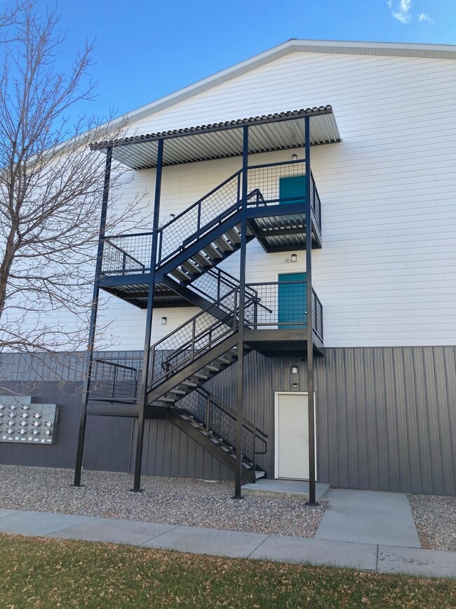 Building Photo - 89 Village Dr