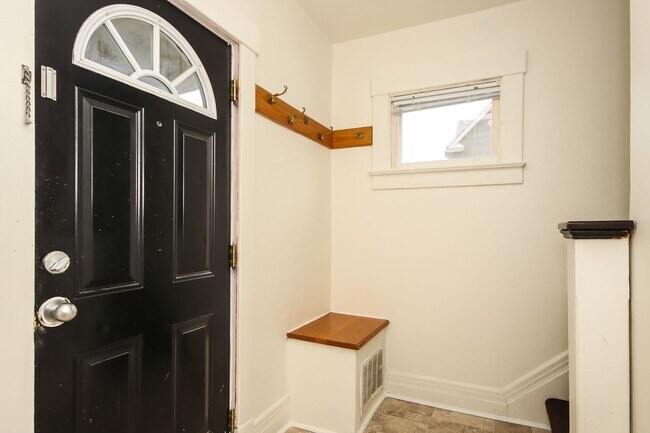 Building Photo - 507 Mack Rd