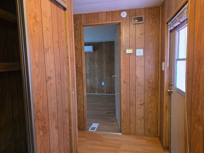 Building Photo - 2/bed 2/bath Single Wide Mobile located in...