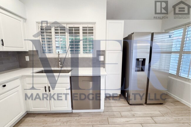 Building Photo - 2Bed/2Bath w/ Office-House at 40th St/Cactus-Garg!