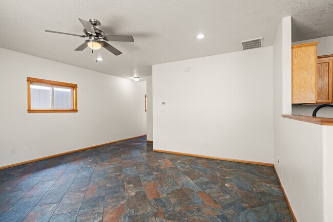 Building Photo - 608 Shadow Way