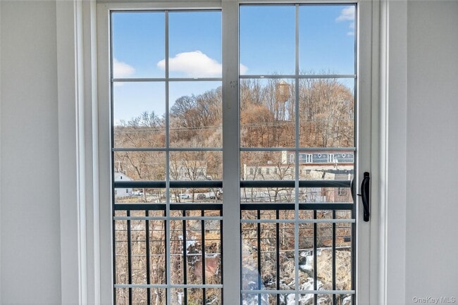 Building Photo - 10 Market St