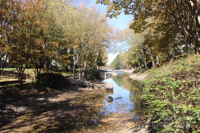 Building Photo - 19839 Henderson Rd