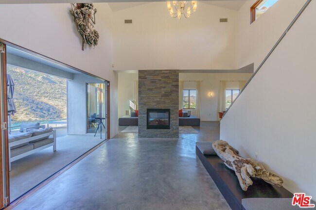 Building Photo - 29282 Circle Dr