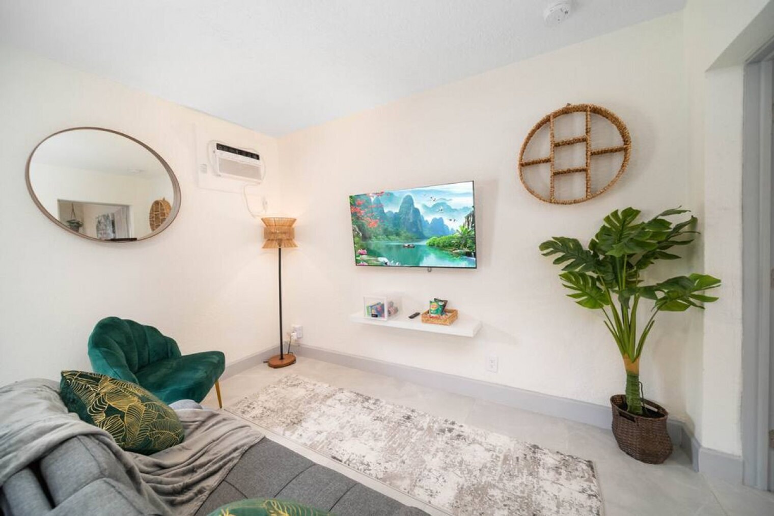 Building Photo - 1702 NE 9th St