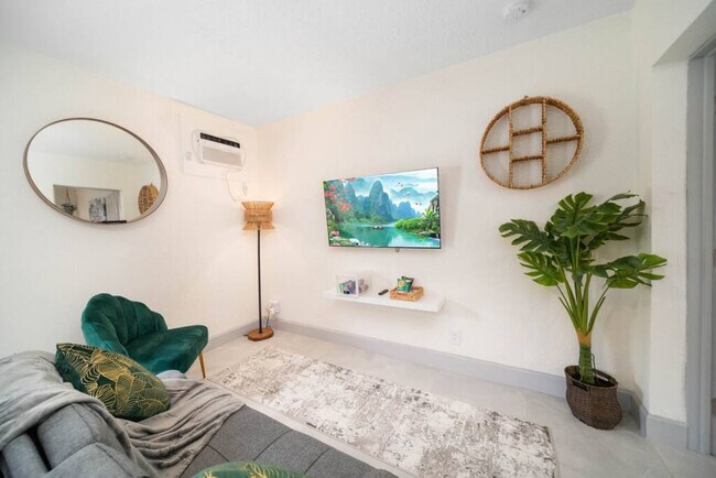 Building Photo - 1702 NE 9th St