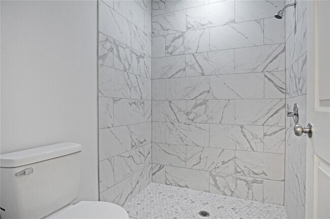 Building Photo - 1311 Hillsborough Ln