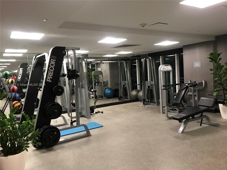 Building Photo - 951 Brickell Ave