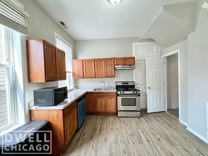 Building Photo - 2133 S Fairfield Ave