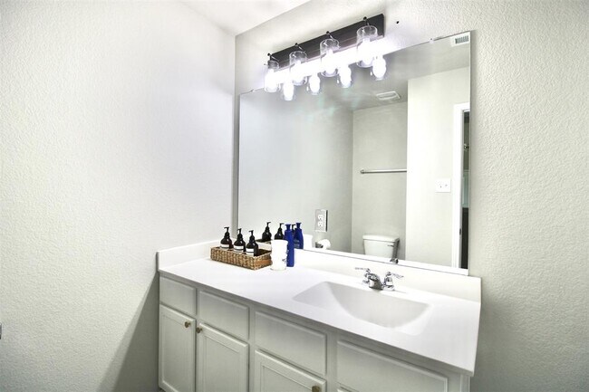 Building Photo - 24930 Adami Veduta Ct