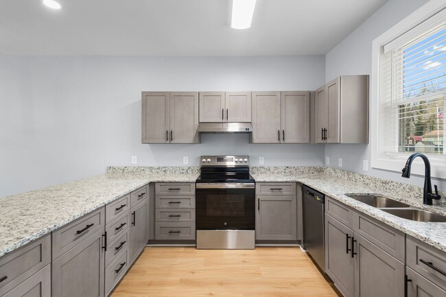 Building Photo - Brand New Townhome! End Unit! Catawba Vall...