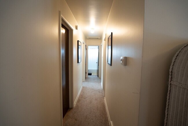 Building Photo - 180 Estes St