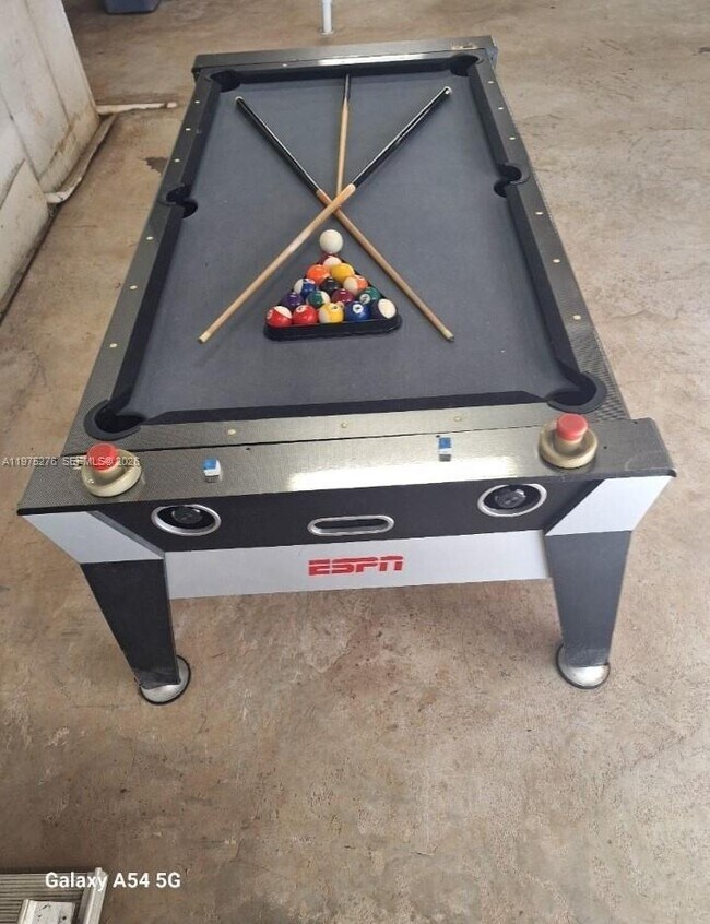 Building Photo - 320 Moss Hill Rd