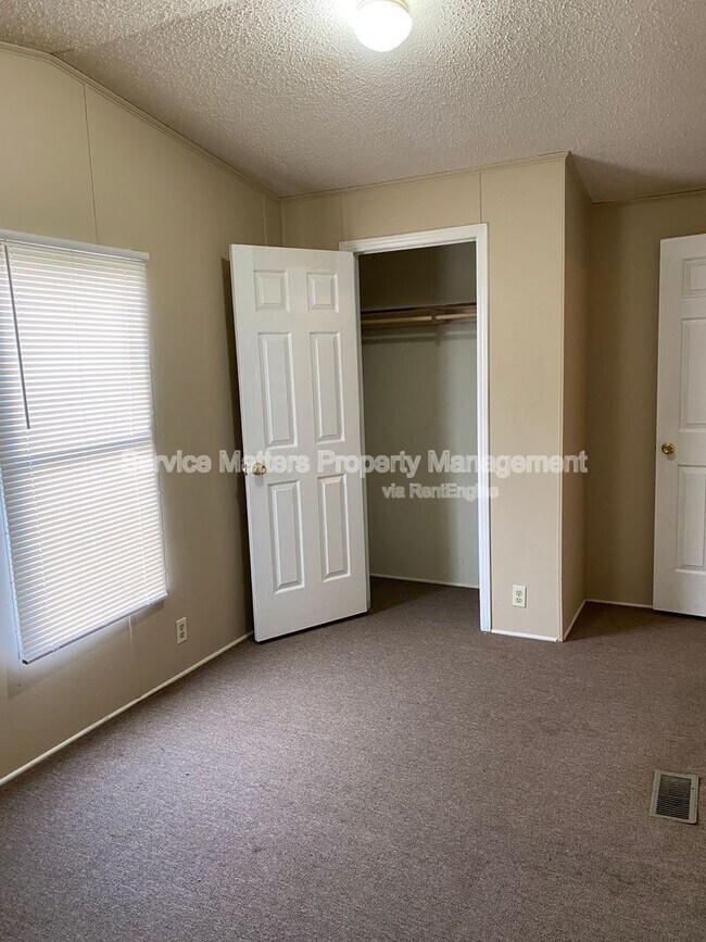 Building Photo - 4021 Thomas St