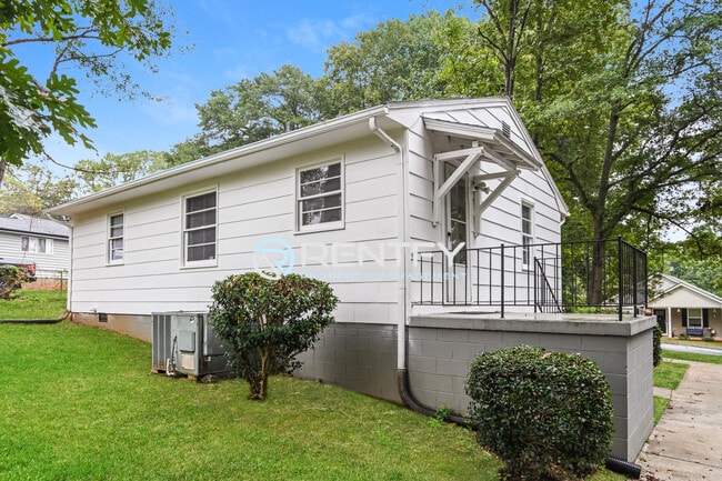 Building Photo - 2731 Bradford St