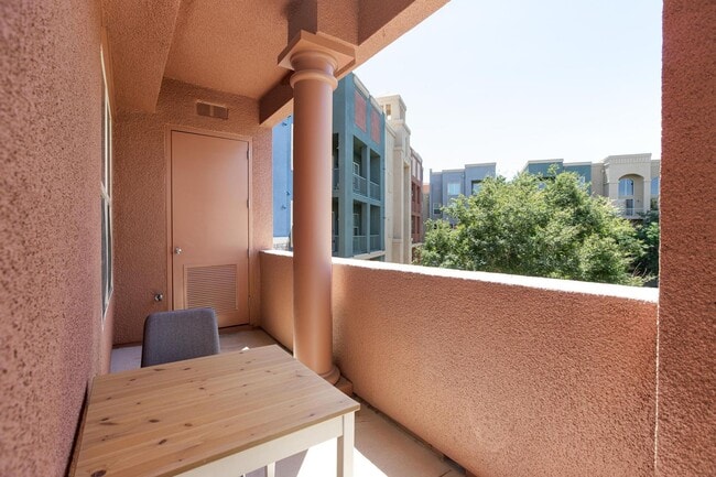 Building Photo - Partially Furnished Condo | Gourmet Kitchen, Pool & Fitness Center | 6-Month Lease Available