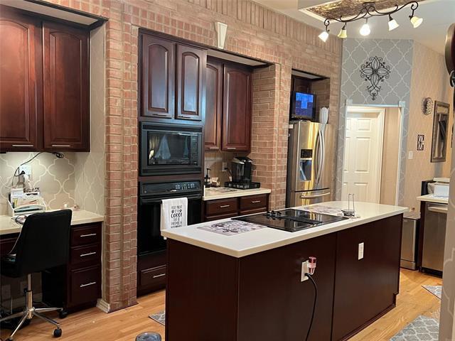 Building Photo - 5213 Forest Lawn Dr