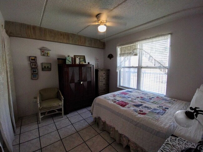 Building Photo - 115 E Coronado Dr