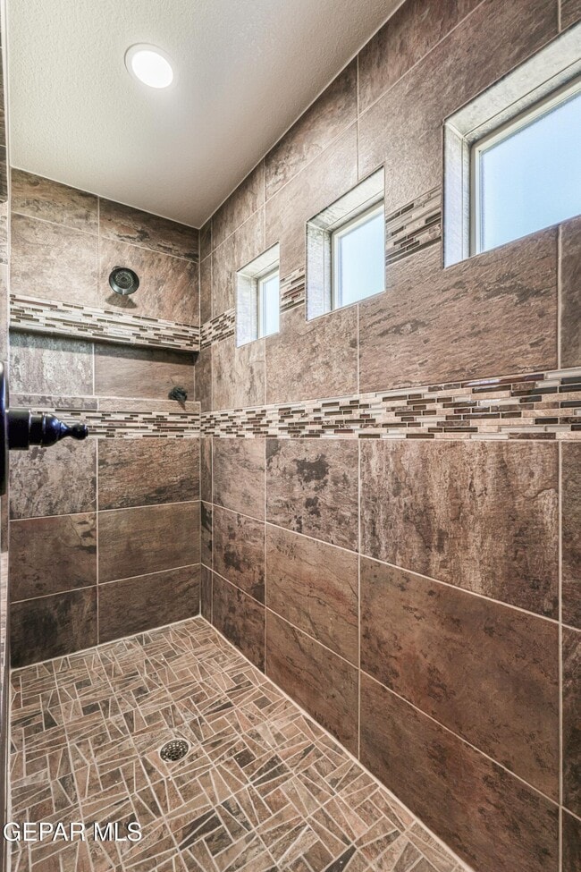 Building Photo - 5525 Valley Cedar Dr