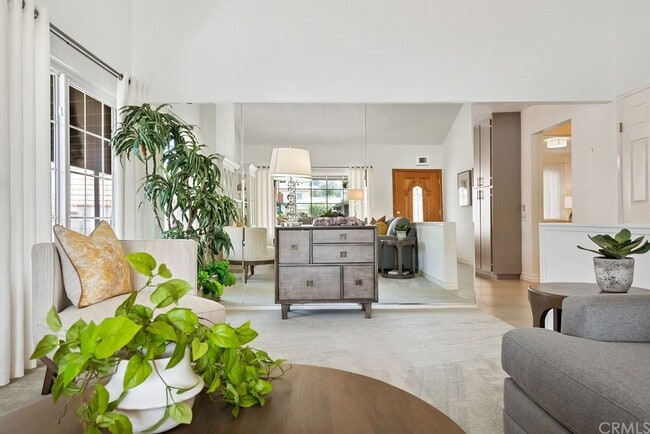 Building Photo - 2650 Altamira Dr