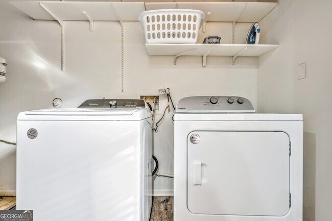 Building Photo - 1440 Glynn Oaks Dr SW