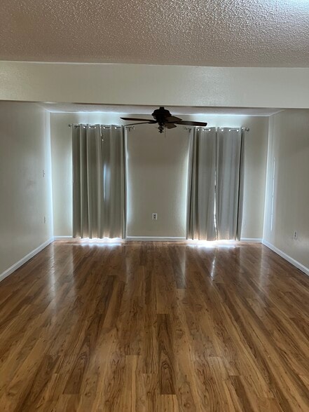 Living Room - 14901 Emory Rd